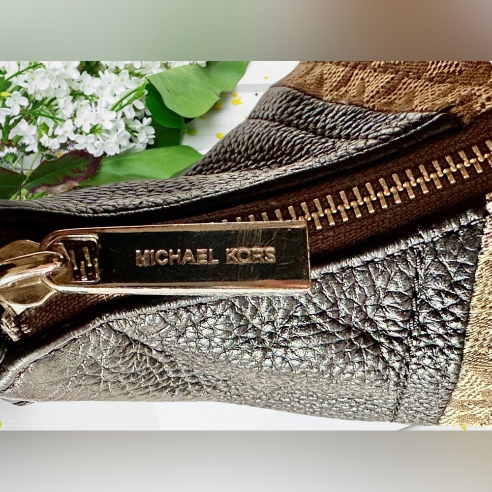 Michael Kors Aria Signature Jacquard & Black Leather Large Shoulder Bag - Picture 4 of 16